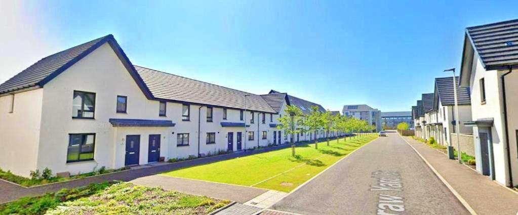 Newbuild - 3 Bedrooms, 2 Baths,5 Mins From Airport EDI Exterior foto