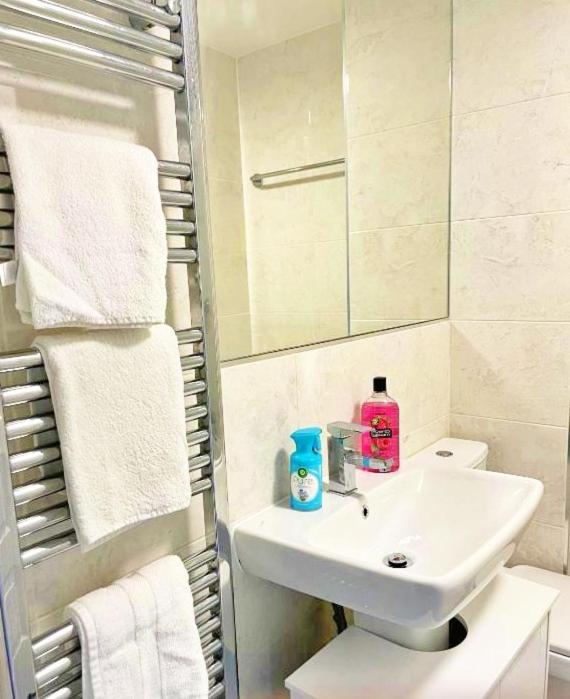 Newbuild - 3 Bedrooms, 2 Baths,5 Mins From Airport EDI Exterior foto